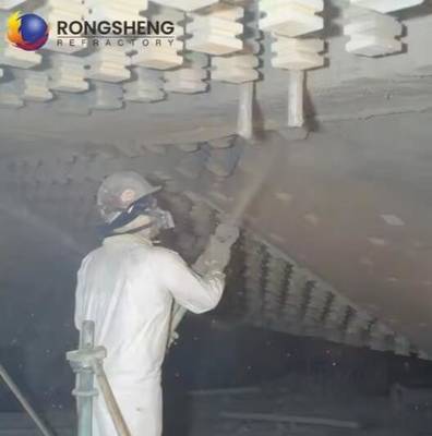 Material refratário para revestimento EAF com resistência a choques térmicos