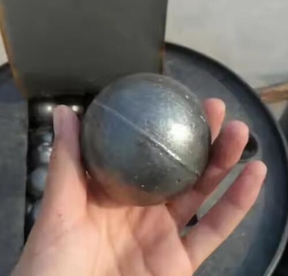 Medios de moagem de esferas de moinho de alto cromo Esferas de aço cromo com teor de Fe2O3 0,5-1,5% e resistência à compressão 50-100 MPa