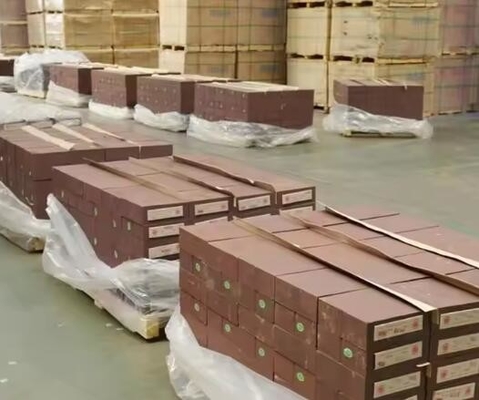 Alto grau de pureza 98% MgO Magnesita ladrilhos refratários mortos queimados Magnesia ladrilhos para fornos de cimento