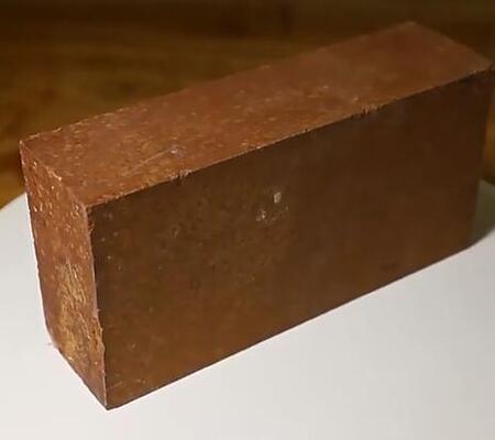 tijolos de magnésio refratários a altas temperaturas excelente resistência à escória tijolos de magnésio sinterizados para revestimento de fornos de aço