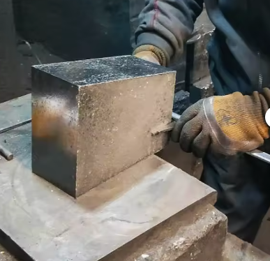 China Preço da fábrica Magnesite Carbono tijolo Forno de fundição de ferro de alta qualidade