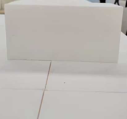 Tijolos de Bola Oca de Alumina Resistentes a Altas Temperaturas para Forno de Fusão de Vidro e Forno de Tratamento Térmico